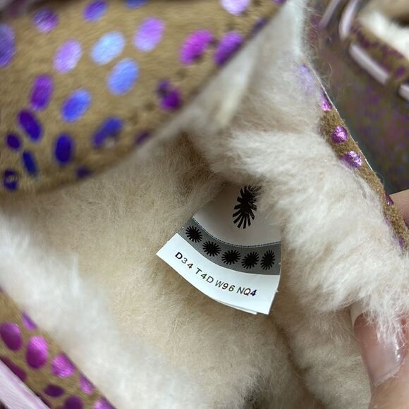 UGG DAKOTA SPOTS GIRLS NWT - Picture 6 of 6